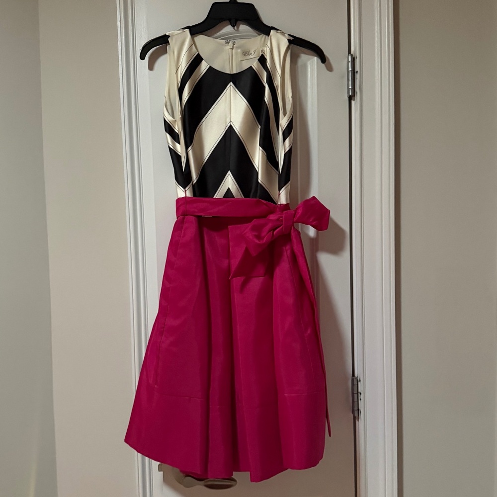 Eliza J - cocktail dress - Size 2